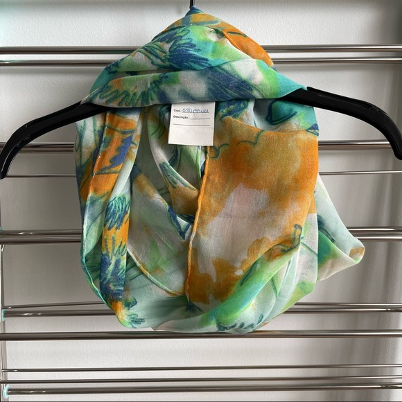 💗 NWT Flower Pattern Infinite Scarf - Picture 2 of 4